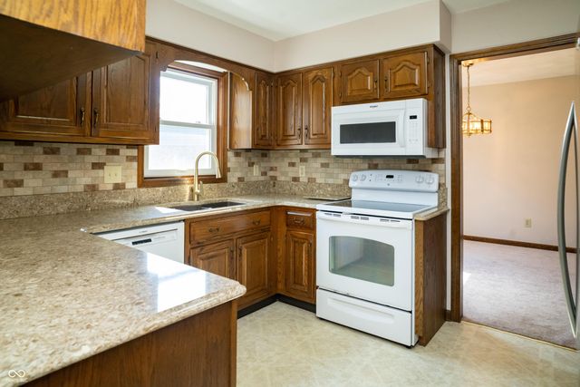 554 Whispering Trail, Greenwood, IN 46142