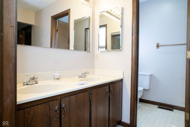 554 Whispering Trail, Greenwood, IN 46142