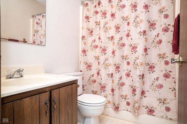 554 Whispering Trail, Greenwood, IN 46142