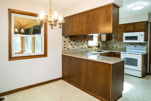 554 Whispering Trail, Greenwood, IN 46142