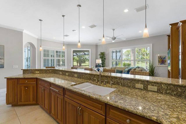 842 Carolina Circle SW, Vero Beach, FL 32962