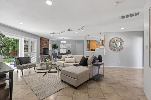 4380 Briarwood Dr, Sacramento, CA 95821