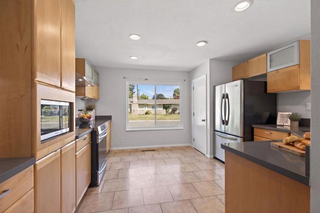 4380 Briarwood Dr, Sacramento, CA 95821