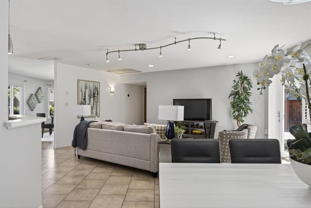 4380 Briarwood Dr, Sacramento, CA 95821