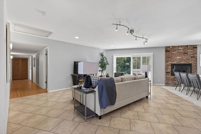 4380 Briarwood Dr, Sacramento, CA 95821