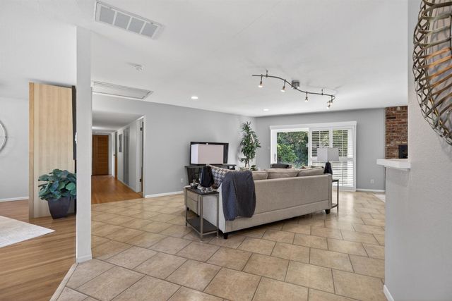 4380 Briarwood Dr, Sacramento, CA 95821