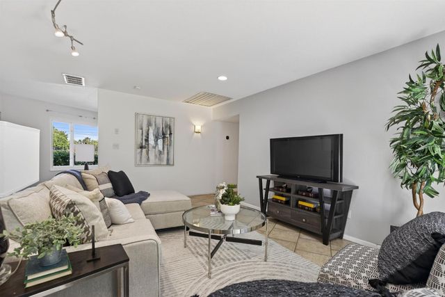4380 Briarwood Dr, Sacramento, CA 95821