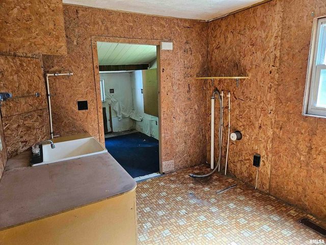 1233 W HARRISON Road, Murphysboro, IL 62966