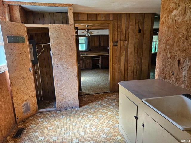 1233 W HARRISON Road, Murphysboro, IL 62966