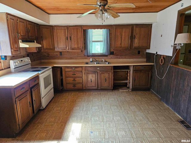 1233 W HARRISON Road, Murphysboro, IL 62966