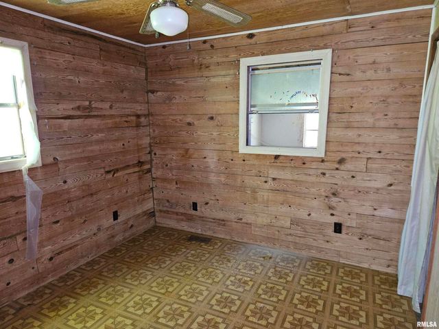 1233 W HARRISON Road, Murphysboro, IL 62966