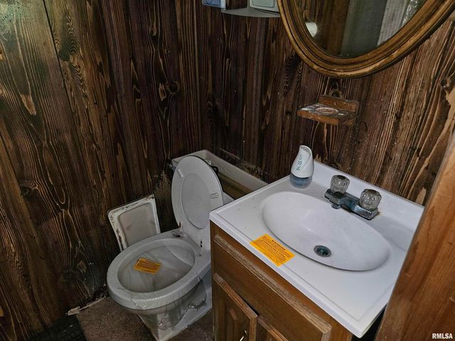 1233 W HARRISON Road, Murphysboro, IL 62966