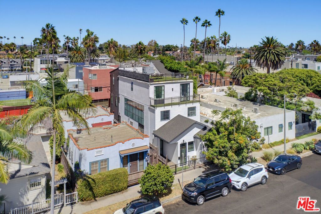 1317 Cabrillo Avenue, Los Angeles, CA 90291 — exterior