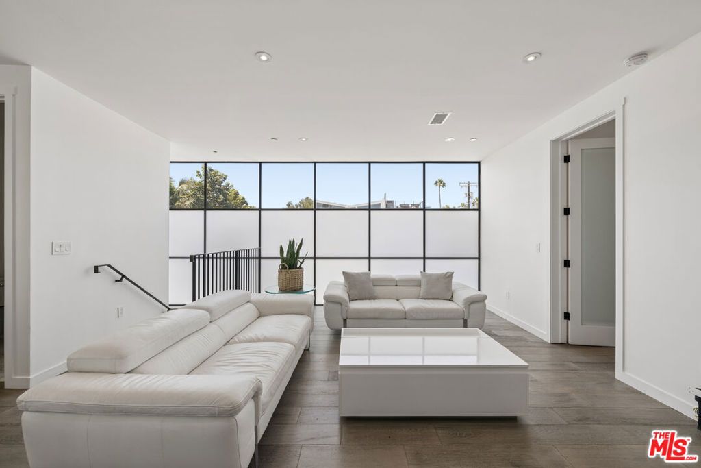 1317 Cabrillo Avenue, Los Angeles, CA 90291 — photo 4