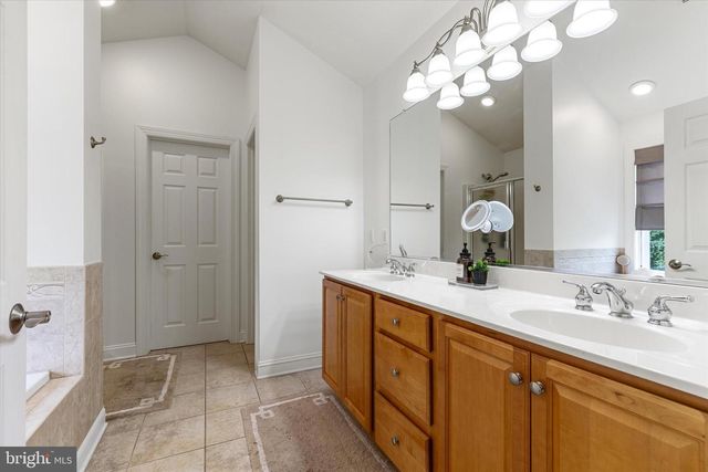 121 CARNMORE DR, Winchester, VA 22602