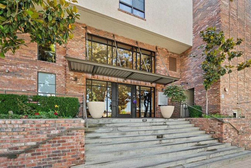 Image 32 of property listing at 1060 S 3rd Street 379, San Jose, CA 95112