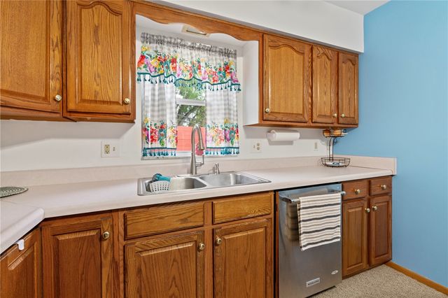 555 Hazelwood Ave, Greenfield, PA 15207