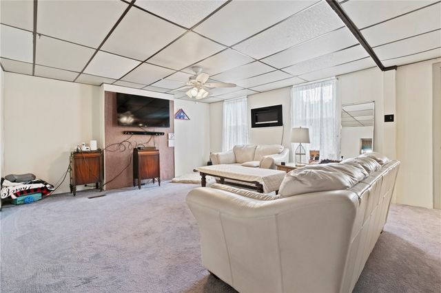 555 Hazelwood Ave, Greenfield, PA 15207