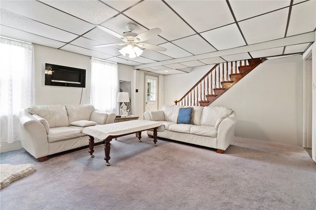555 Hazelwood Ave, Greenfield, PA 15207