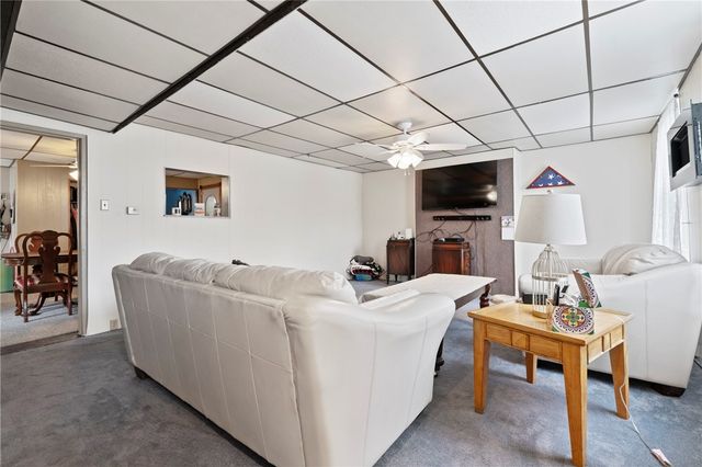 555 Hazelwood Ave, Greenfield, PA 15207