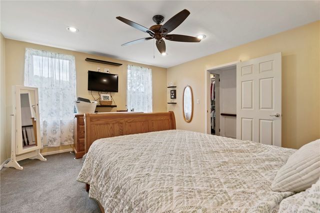 555 Hazelwood Ave, Greenfield, PA 15207