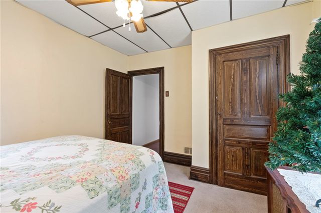 555 Hazelwood Ave, Greenfield, PA 15207