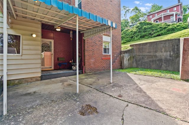 555 Hazelwood Ave, Greenfield, PA 15207