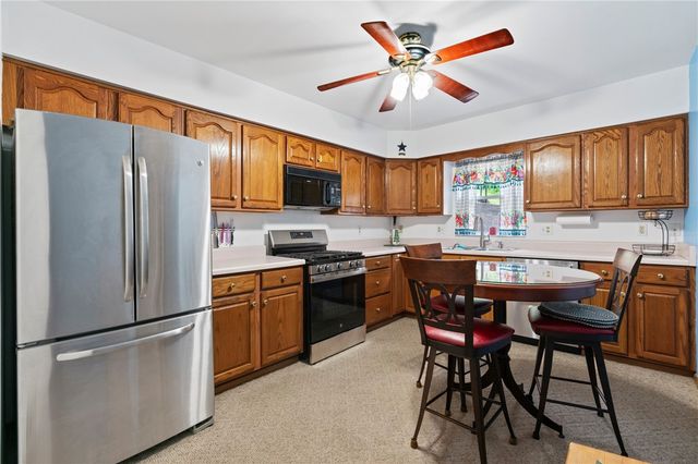 555 Hazelwood Ave, Greenfield, PA 15207