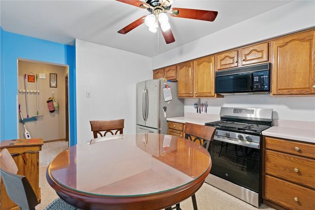 555 Hazelwood Ave, Greenfield, PA 15207