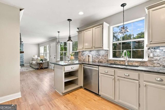 690 Ruxbury Court, Suwanee, GA 30024