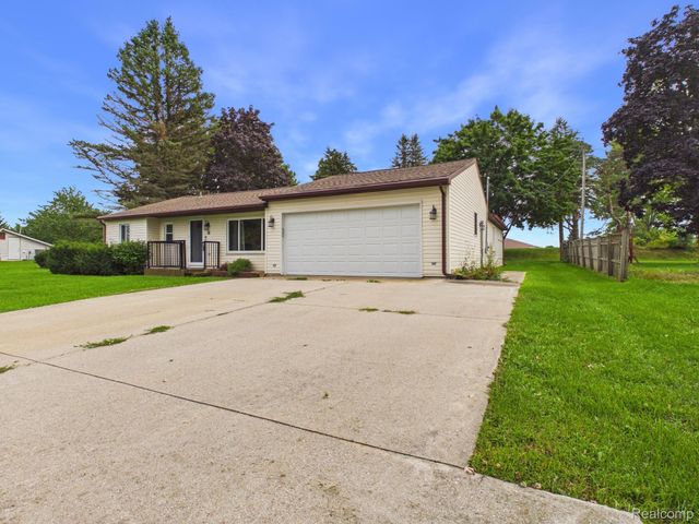 33 Davis Lake Road, Mayfield Township, MI 48446