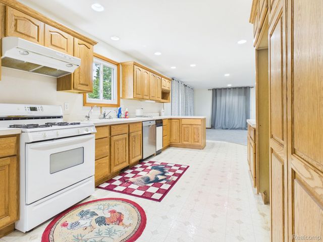 33 Davis Lake Road, Mayfield Township, MI 48446
