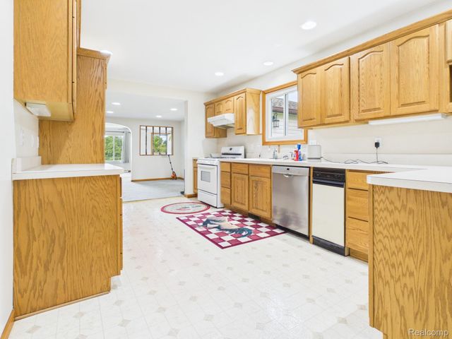 33 Davis Lake Road, Mayfield Township, MI 48446