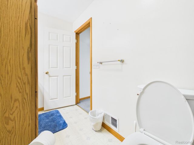 33 Davis Lake Road, Mayfield Township, MI 48446