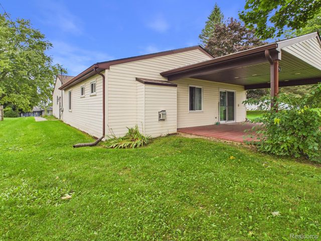 33 Davis Lake Road, Mayfield Township, MI 48446