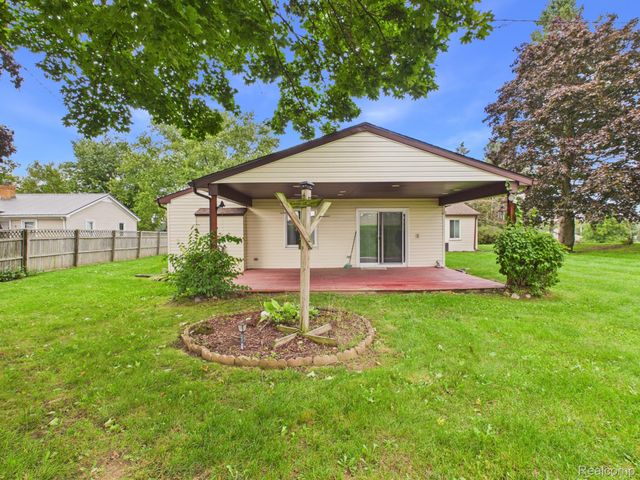 33 Davis Lake Road, Mayfield Township, MI 48446