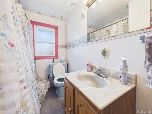 33 Davis Lake Road, Mayfield Township, MI 48446