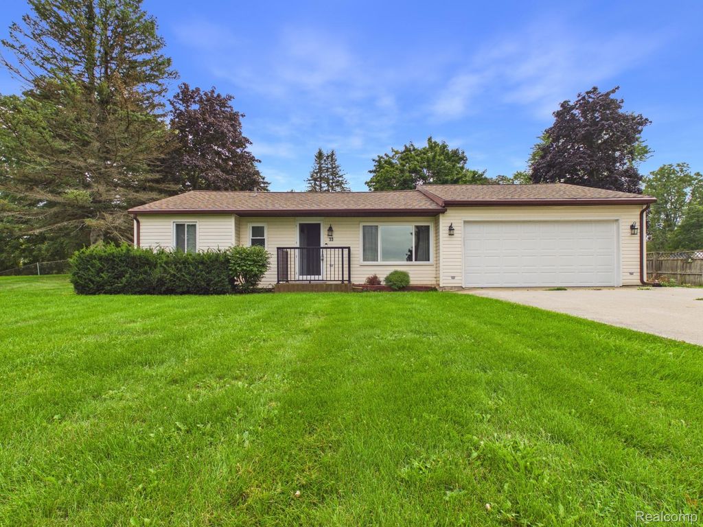 33 Davis Lake Road, Mayfield Township, MI 48446