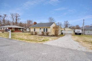 112 N Saltsman Dr, Hopkinsville, KY 42240