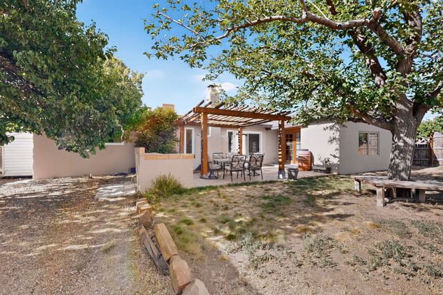 2916 Calle De Pinos Altos, Santa Fe, NM 87507