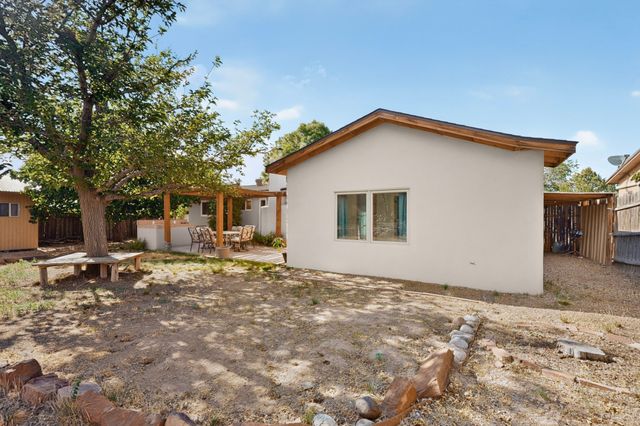 2916 Calle De Pinos Altos, Santa Fe, NM 87507