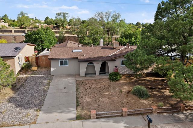2916 Calle De Pinos Altos, Santa Fe, NM 87507