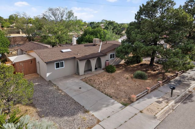 2916 Calle De Pinos Altos, Santa Fe, NM 87507