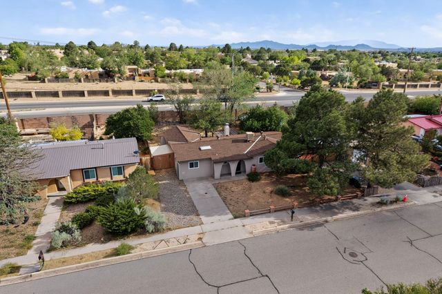 2916 Calle De Pinos Altos, Santa Fe, NM 87507