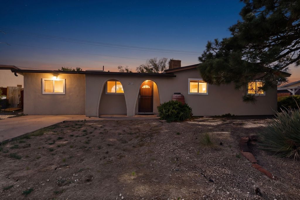2916 Calle De Pinos Altos, Santa Fe, NM 87507