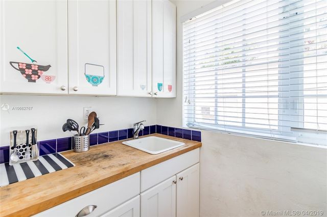 741 15th St, Miami Beach, FL 33139