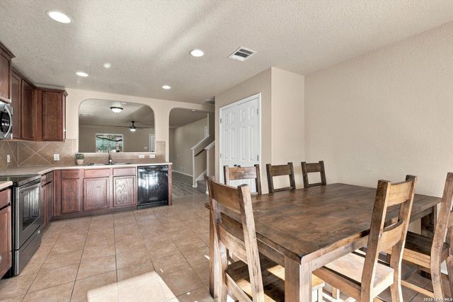 330 ANN DR, Converse, TX 78109