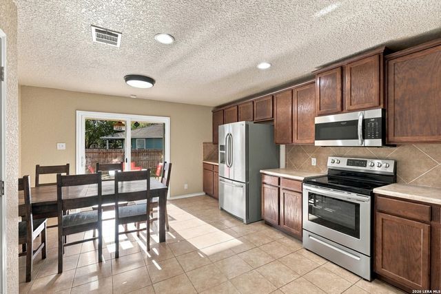 330 ANN DR, Converse, TX 78109