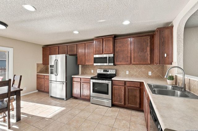 330 ANN DR, Converse, TX 78109