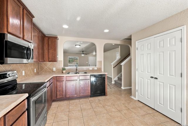 330 ANN DR, Converse, TX 78109